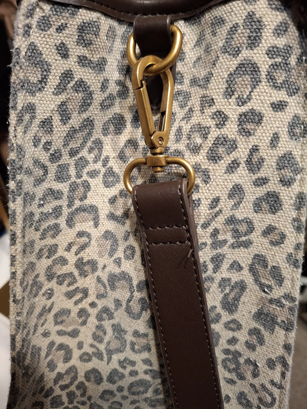 Betsey Johnson XO Leopard Print Beige Tote Bag with Brown Trim - Picture 6 of 10